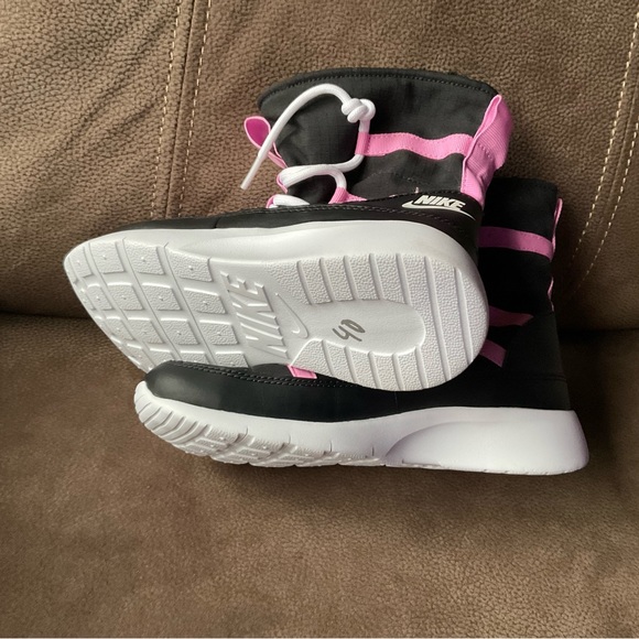 Nike Girls Athletic Winter Boots… Inside Fur So Soft!! ❤️ ☃️ - Picture 4 of 10